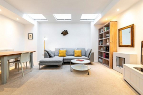 Stylish Kings Cross Flat with Patio Retreat